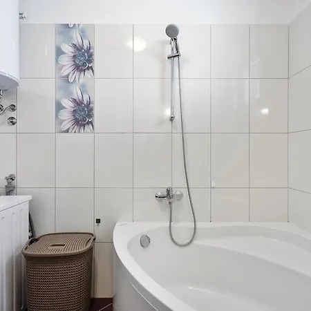 Semesterbostad Modern With Private Pool Near Split