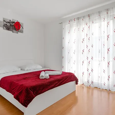 Semesterbostad Modern With Private Pool Near Split