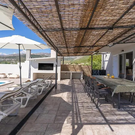 Modern With Private Pool Near Split Semesterbostad