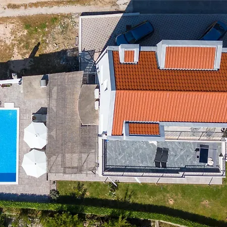 Modern With Private Pool Near Split Podstrana