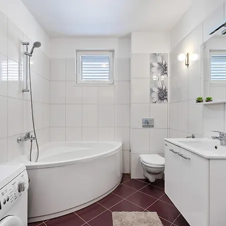 Modern With Private Pool Near Split بيت للعطل بودْسْتغانا