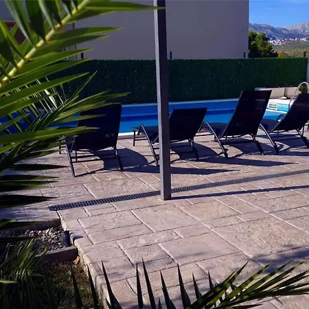 Modern With Private Pool Near Split Σπίτι διακοπών