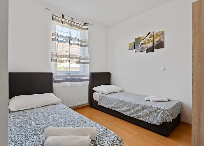 Σπίτι διακοπών Modern With Private Pool Near Split Ποντστράνα