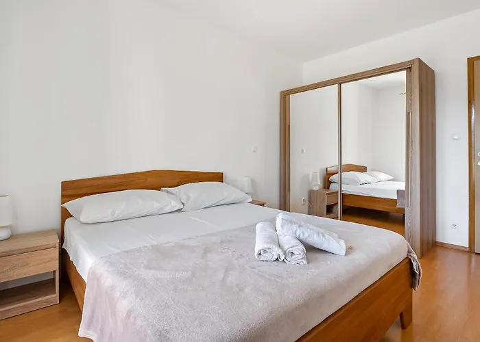 Modern With Private Pool Near Split Ποντστράνα