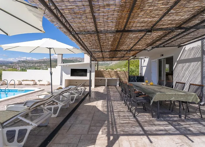 Modern With Private Pool Near Split Σπίτι διακοπών