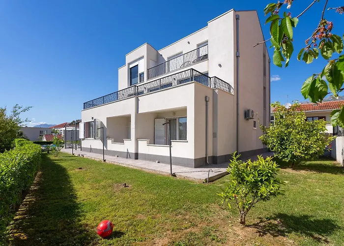 Modern With Private Pool Near Split Σπίτι διακοπών