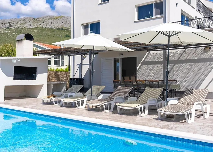 Modern With Private Pool Near Split *